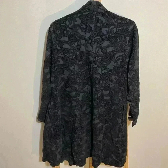 Color Me Cotton made in the U.S.A jacket with floral accents and button closure - Picture 3 of 7
